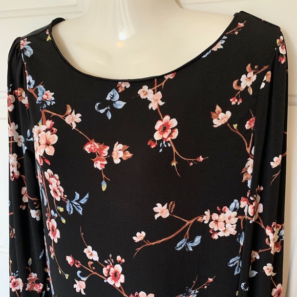 NWOT White House Black Market Floral Dress Cuffed - Picture 3 of 6